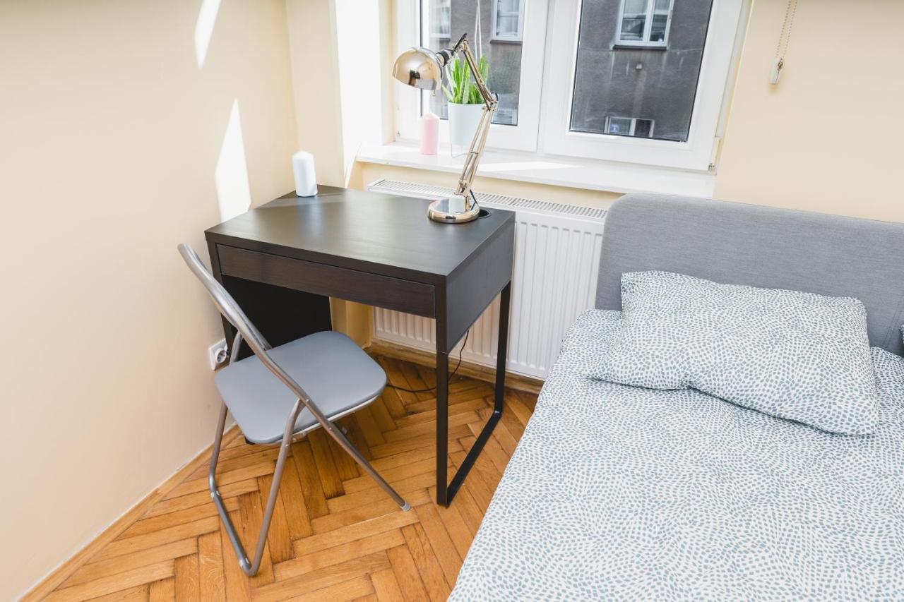 Homely 4 Bedroom Apartment - Old Town - By Upstairs Kraków Zewnętrze zdjęcie