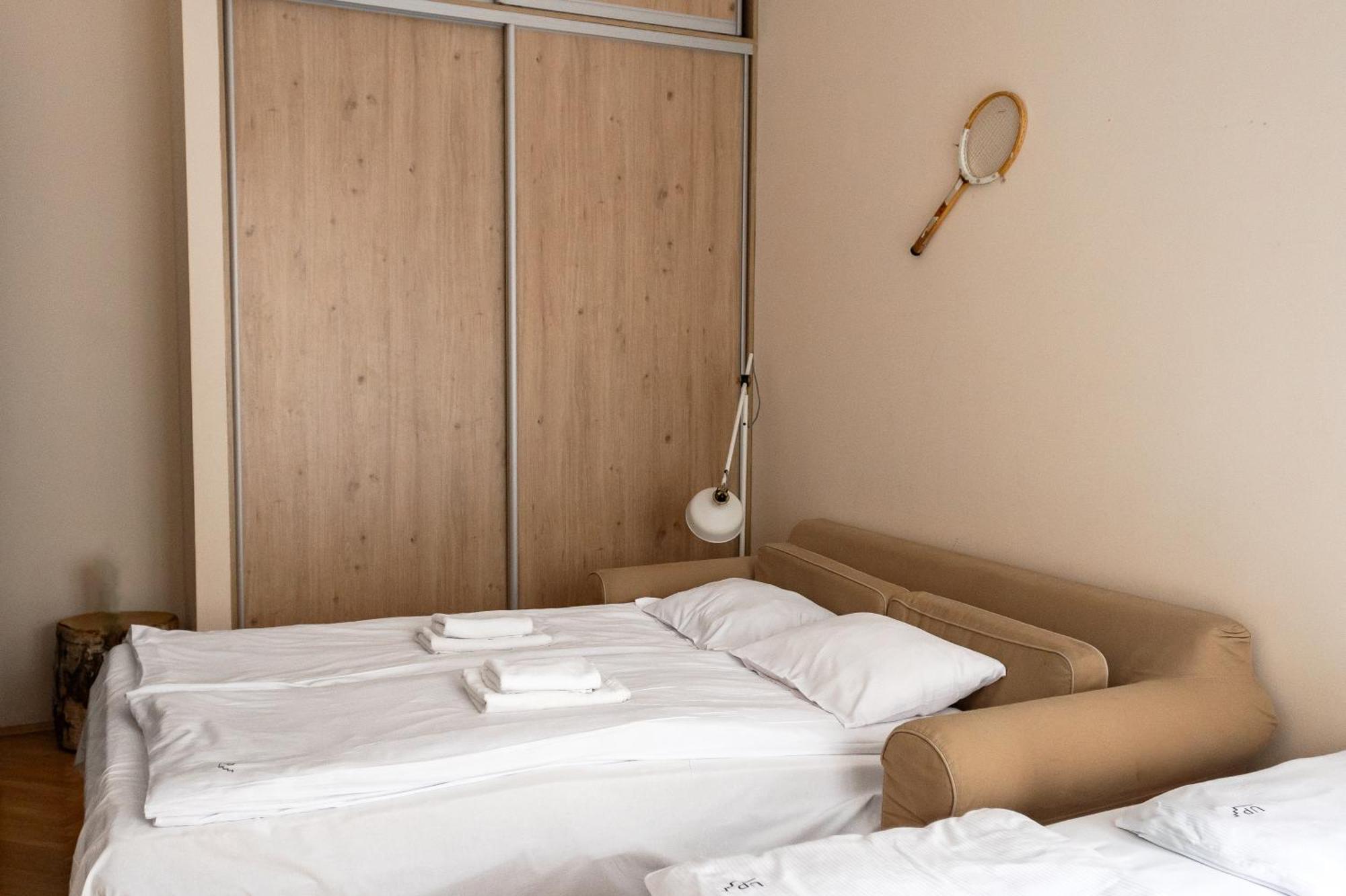 Homely 4 Bedroom Apartment - Old Town - By Upstairs Kraków Zewnętrze zdjęcie