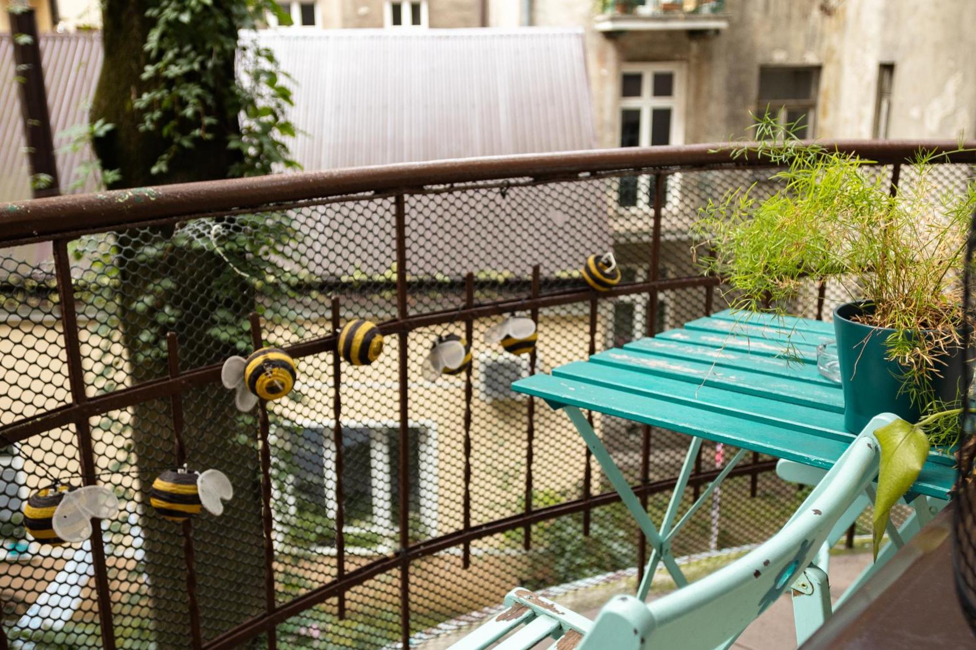 Homely 4 Bedroom Apartment - Old Town - By Upstairs Kraków Zewnętrze zdjęcie