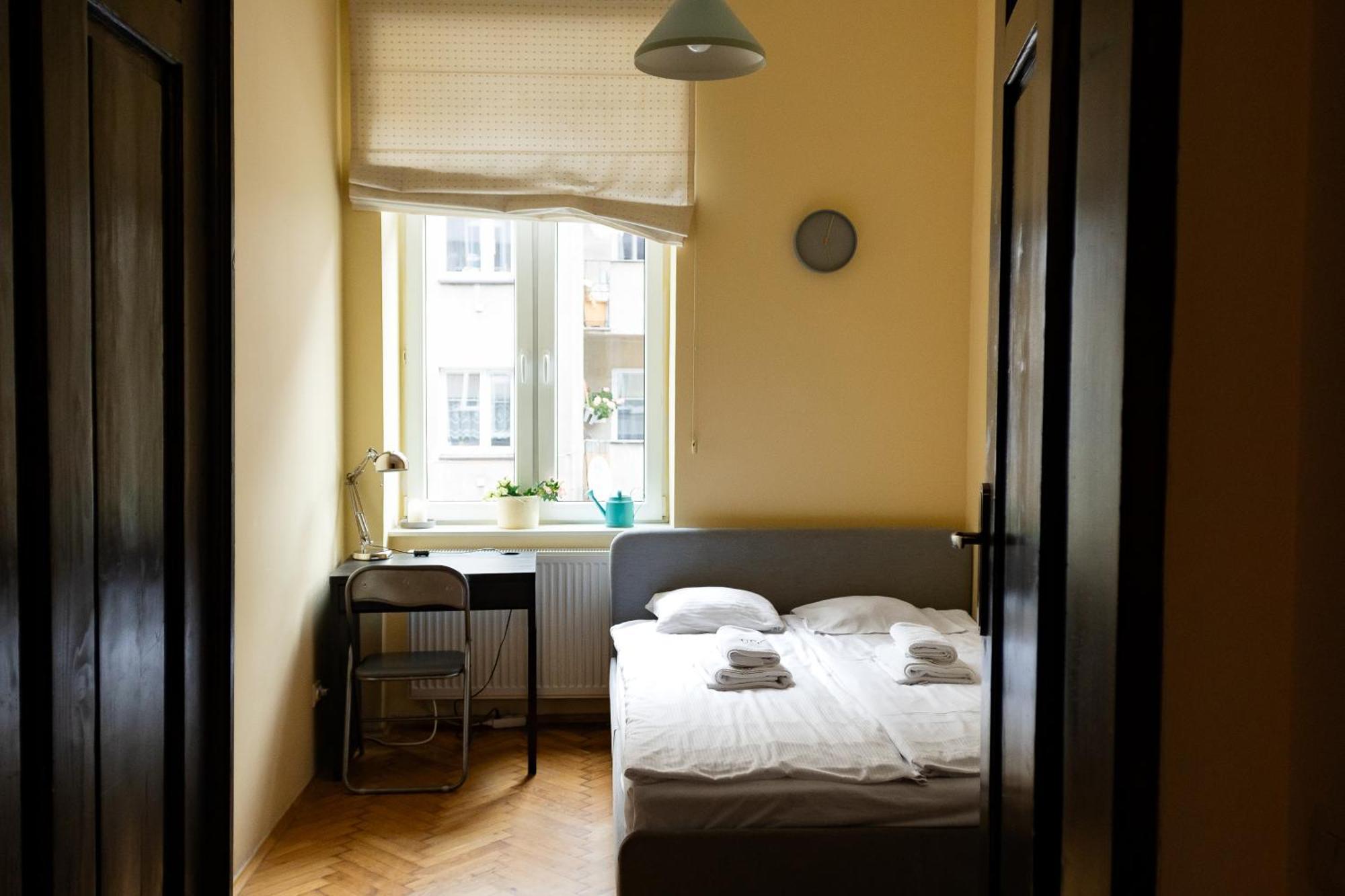 Homely 4 Bedroom Apartment - Old Town - By Upstairs Kraków Zewnętrze zdjęcie