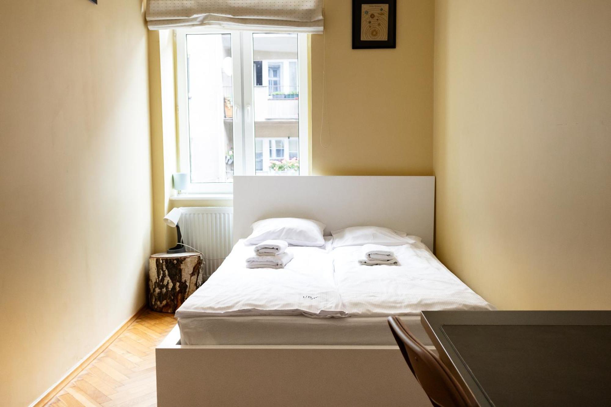 Homely 4 Bedroom Apartment - Old Town - By Upstairs Kraków Zewnętrze zdjęcie