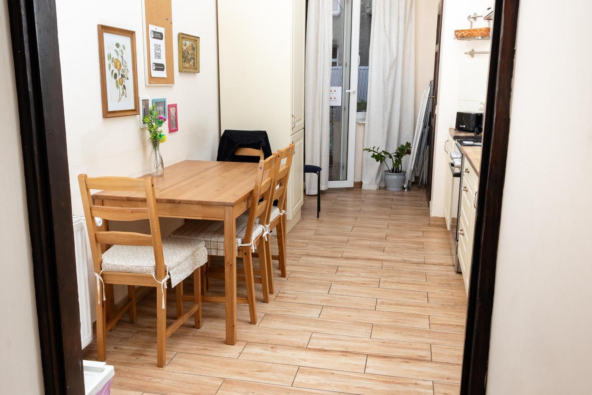 Homely 4 Bedroom Apartment - Old Town - By Upstairs Kraków Zewnętrze zdjęcie