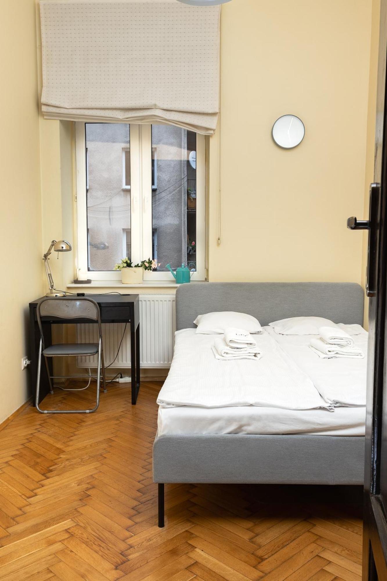 Homely 4 Bedroom Apartment - Old Town - By Upstairs Kraków Zewnętrze zdjęcie