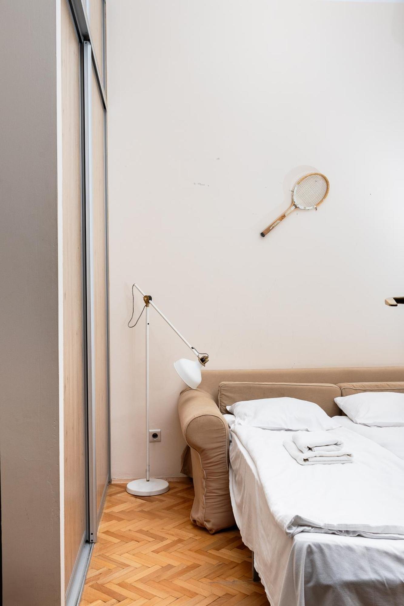 Homely 4 Bedroom Apartment - Old Town - By Upstairs Kraków Zewnętrze zdjęcie
