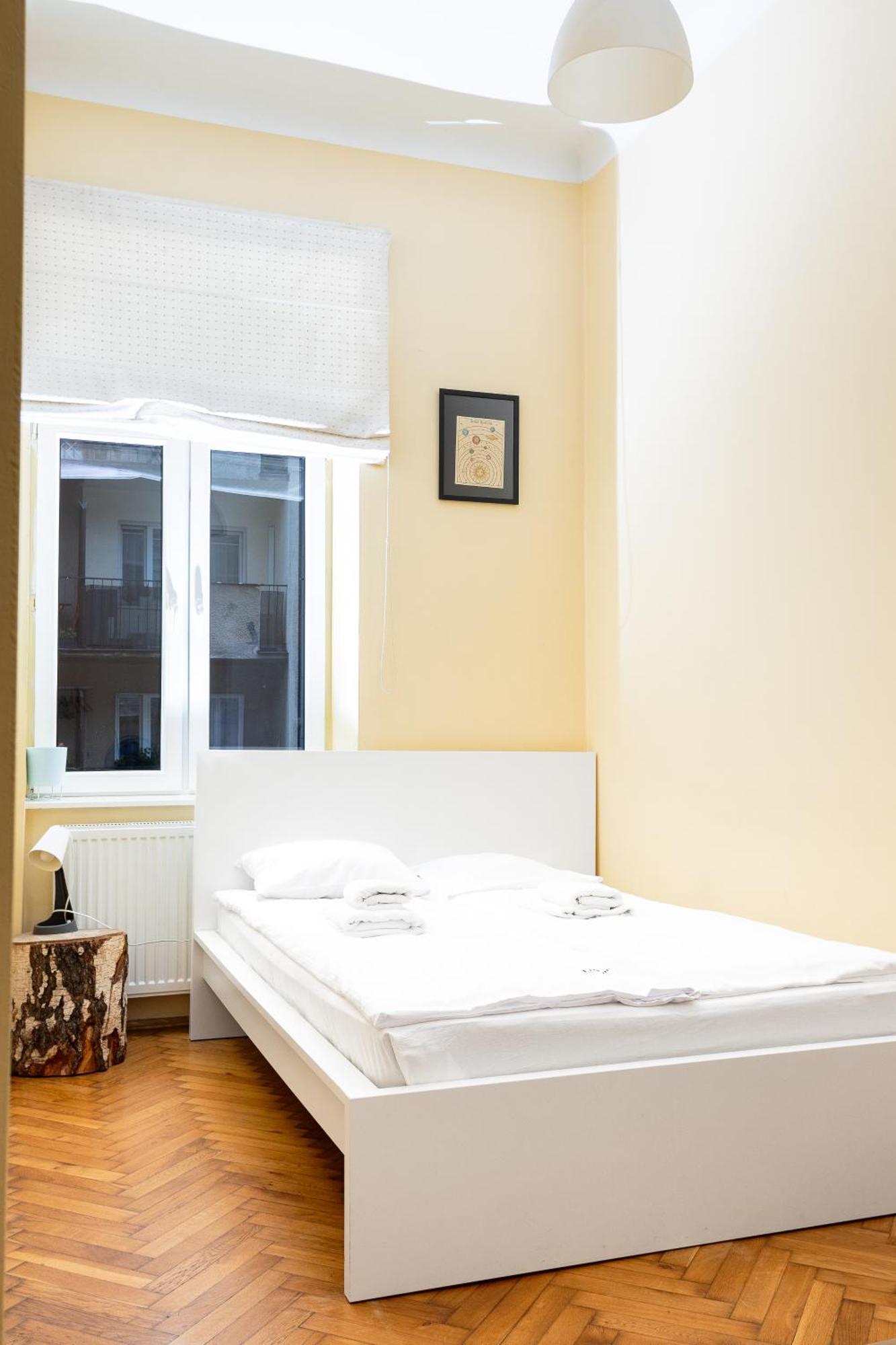 Homely 4 Bedroom Apartment - Old Town - By Upstairs Kraków Zewnętrze zdjęcie