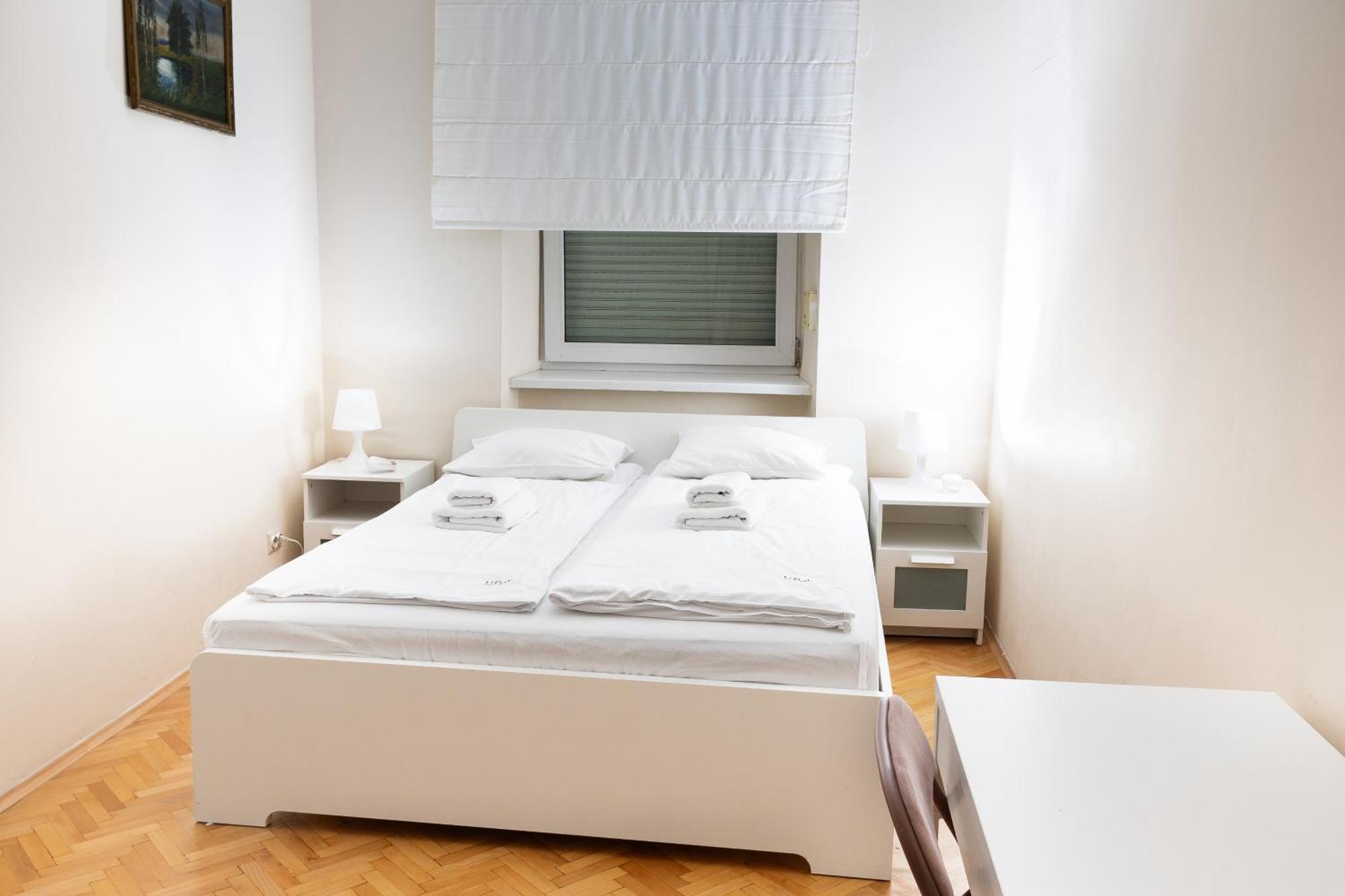 Homely 4 Bedroom Apartment - Old Town - By Upstairs Kraków Zewnętrze zdjęcie