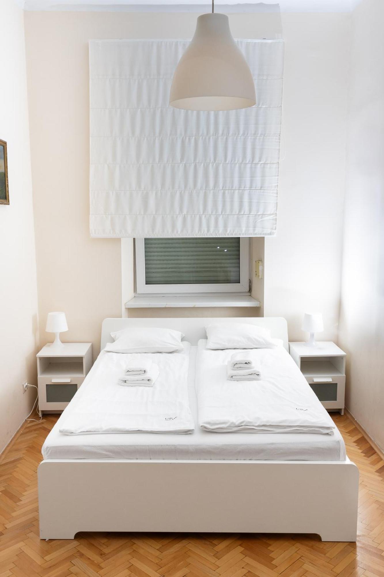 Homely 4 Bedroom Apartment - Old Town - By Upstairs Kraków Zewnętrze zdjęcie