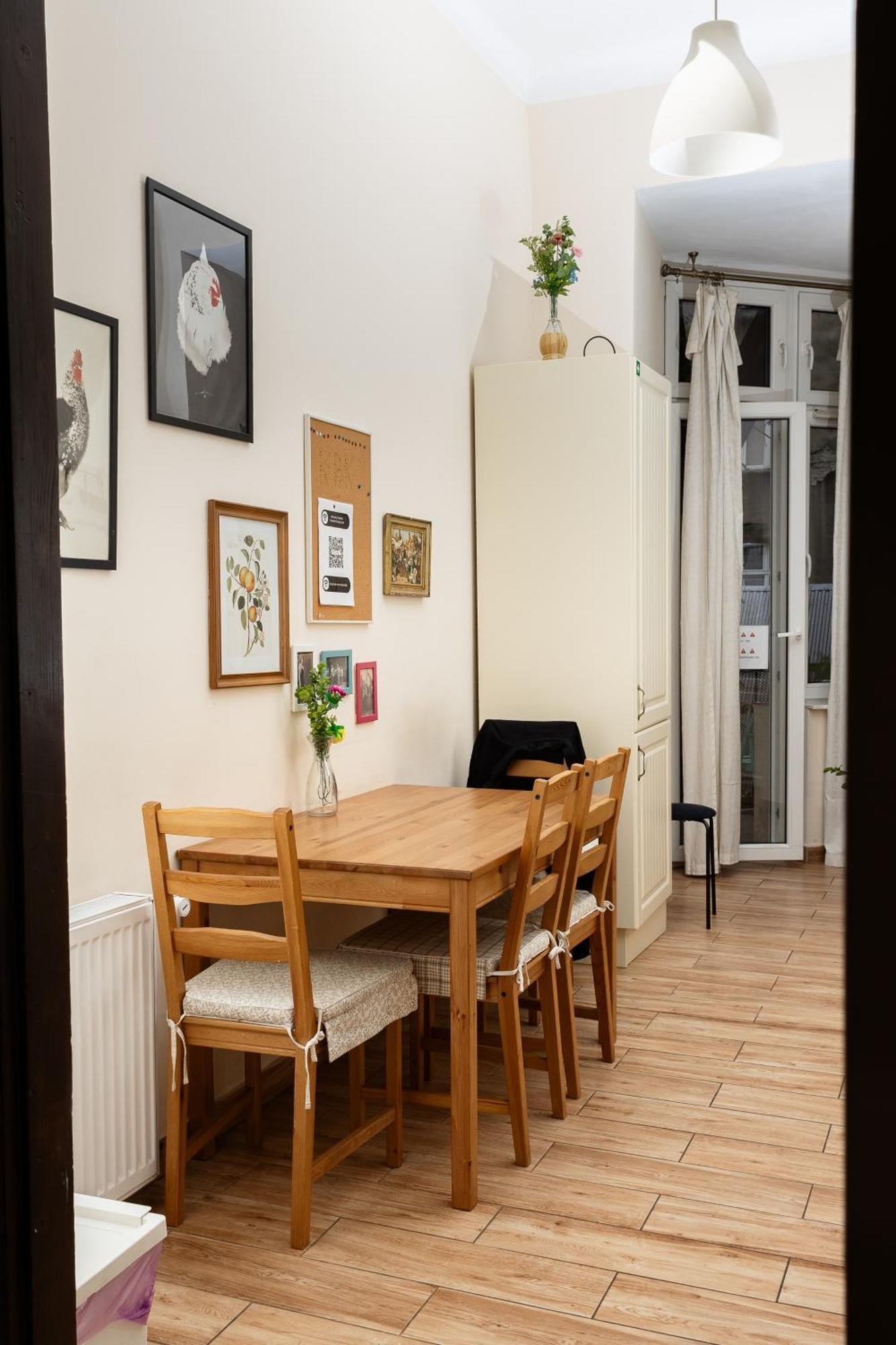 Homely 4 Bedroom Apartment - Old Town - By Upstairs Kraków Zewnętrze zdjęcie